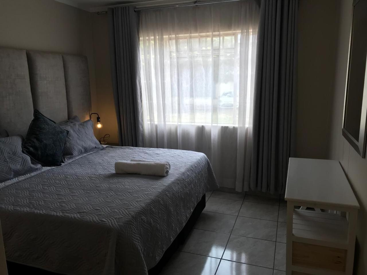 Menlyn Maine Apartments, Menlyn Place Pretoria-Noord Exterior foto