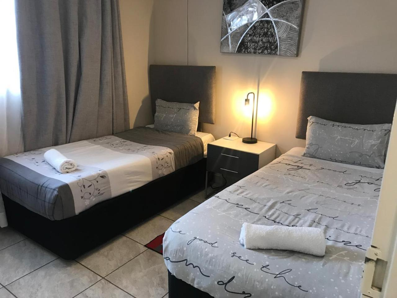 Menlyn Maine Apartments, Menlyn Place Pretoria-Noord Exterior foto