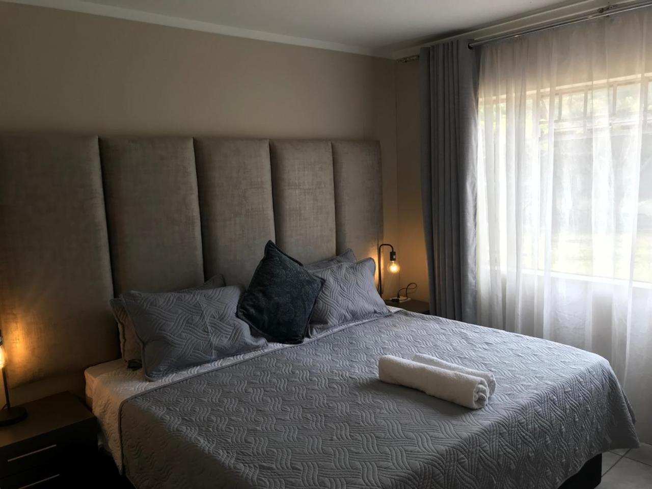 Menlyn Maine Apartments, Menlyn Place Pretoria-Noord Exterior foto