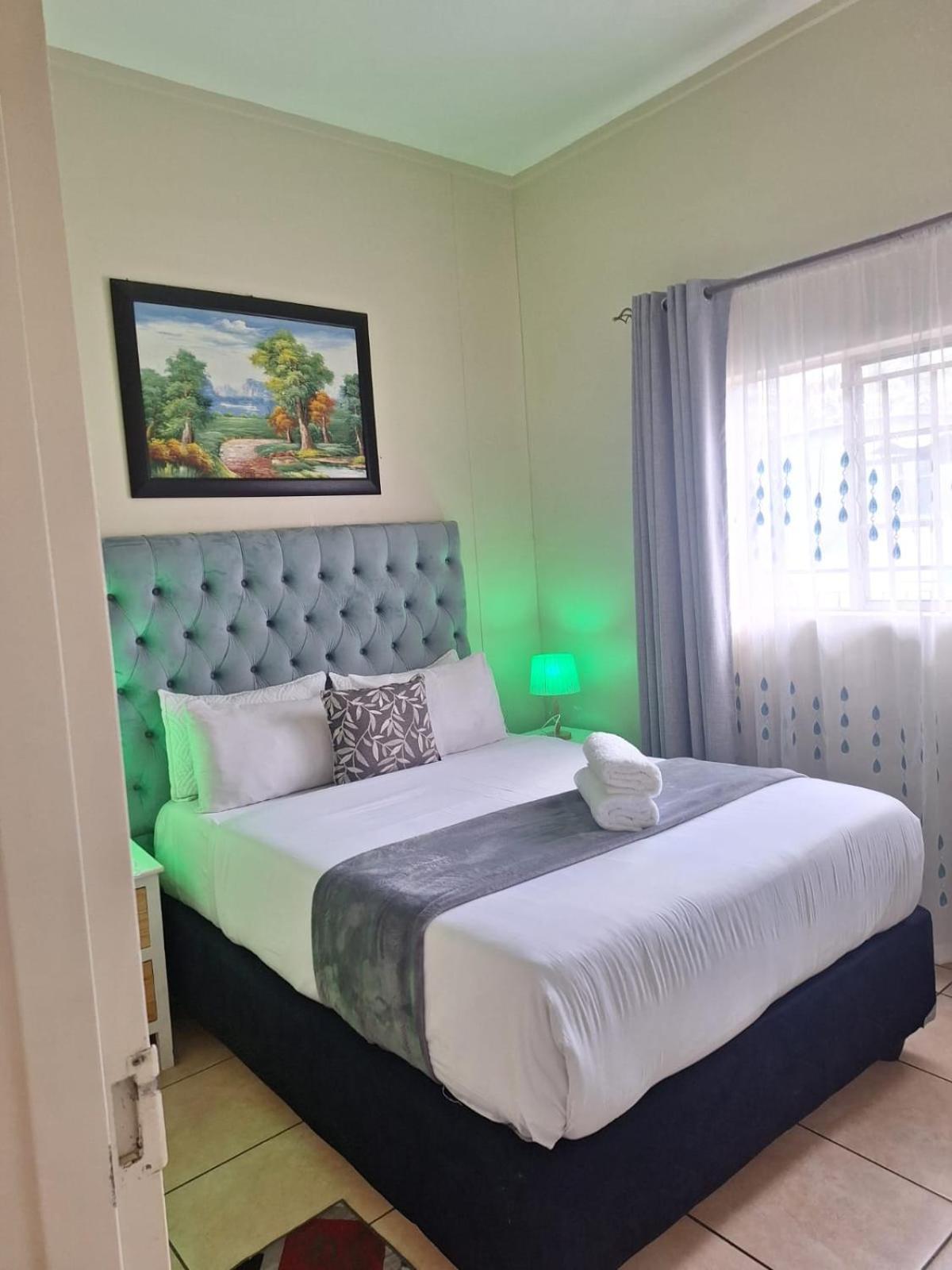 Menlyn Maine Apartments, Menlyn Place Pretoria-Noord Exterior foto